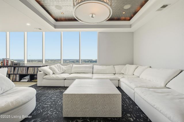 222 E Witherspoon St UNIT 1102, Louisville, KY 40202