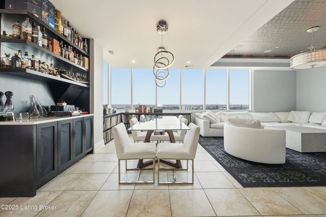 222 E Witherspoon St UNIT 1102, Louisville, KY 40202