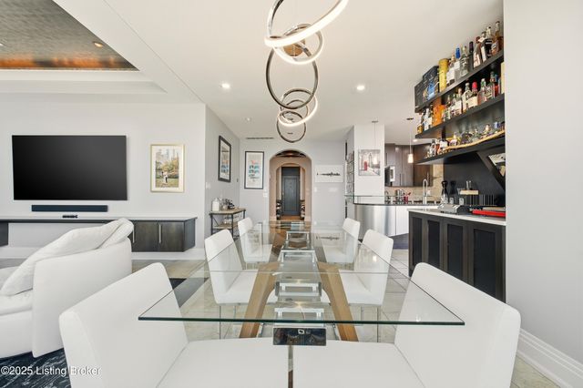 222 E Witherspoon St UNIT 1102, Louisville, KY 40202