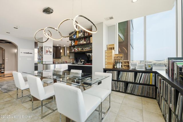 222 E Witherspoon St UNIT 1102, Louisville, KY 40202