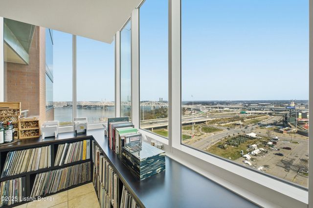 222 E Witherspoon St UNIT 1102, Louisville, KY 40202