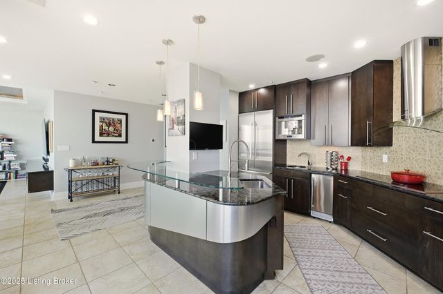 222 E Witherspoon St UNIT 1102, Louisville, KY 40202