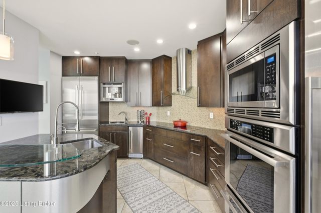 222 E Witherspoon St UNIT 1102, Louisville, KY 40202