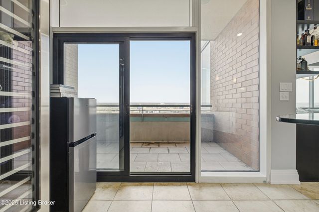 222 E Witherspoon St UNIT 1102, Louisville, KY 40202