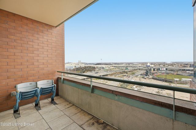 222 E Witherspoon St UNIT 1102, Louisville, KY 40202