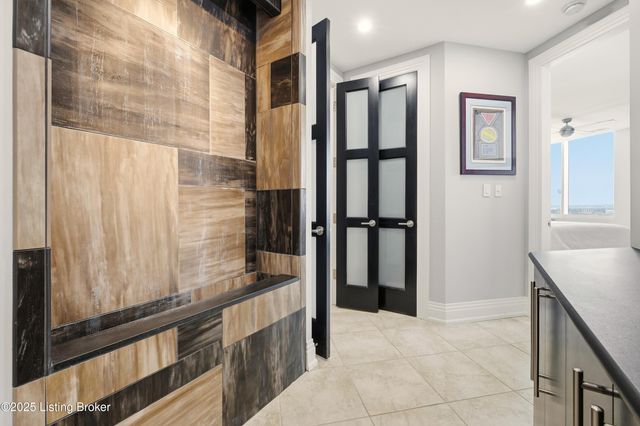 222 E Witherspoon St UNIT 1102, Louisville, KY 40202