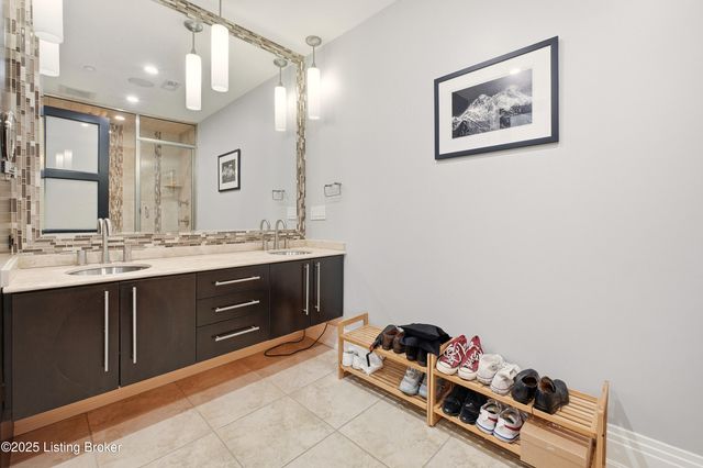 222 E Witherspoon St UNIT 1102, Louisville, KY 40202