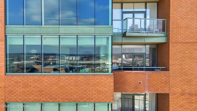 222 E Witherspoon St UNIT 1102, Louisville, KY 40202