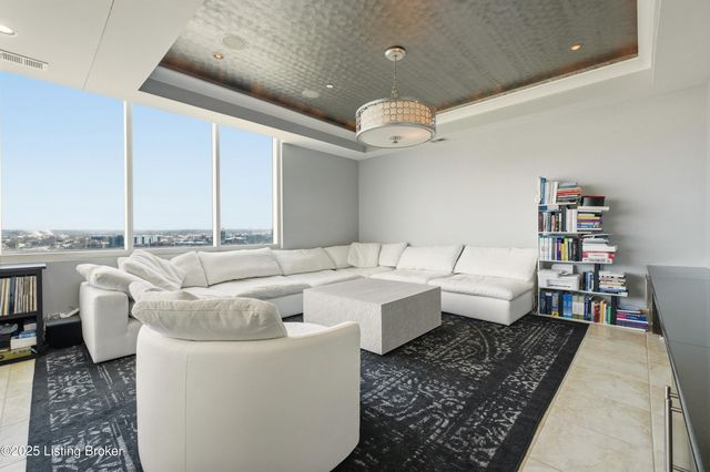 222 E Witherspoon St UNIT 1102, Louisville, KY 40202