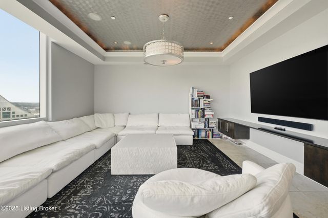 222 E Witherspoon St UNIT 1102, Louisville, KY 40202