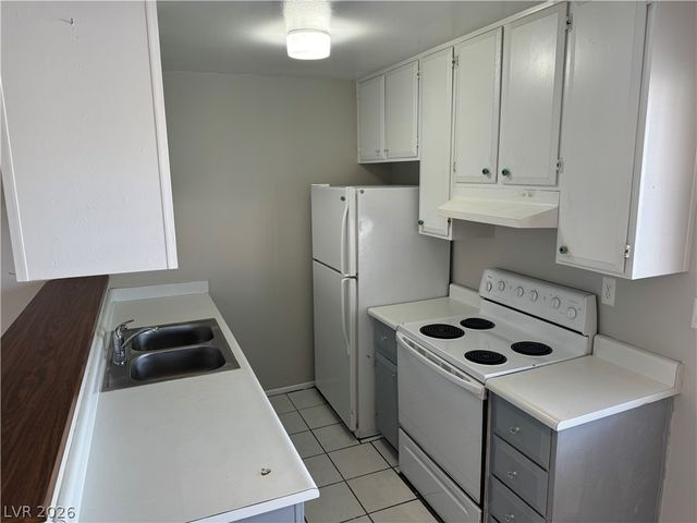 2158 East Desert Inn Road, Las Vegas, NV 89169