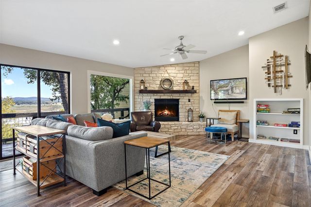 106 Center Cove II LOOP, Spicewood, TX 78669