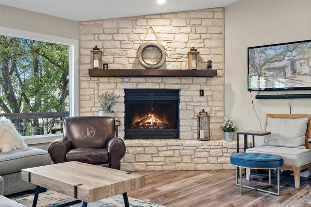 106 Center Cove II LOOP, Spicewood, TX 78669