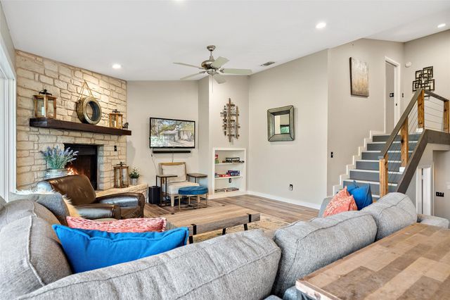 106 Center Cove II LOOP, Spicewood, TX 78669