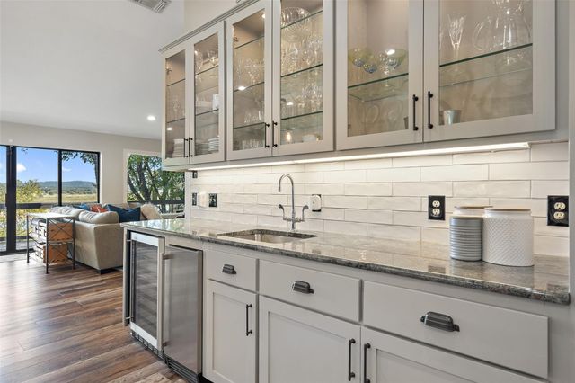 106 Center Cove II LOOP, Spicewood, TX 78669