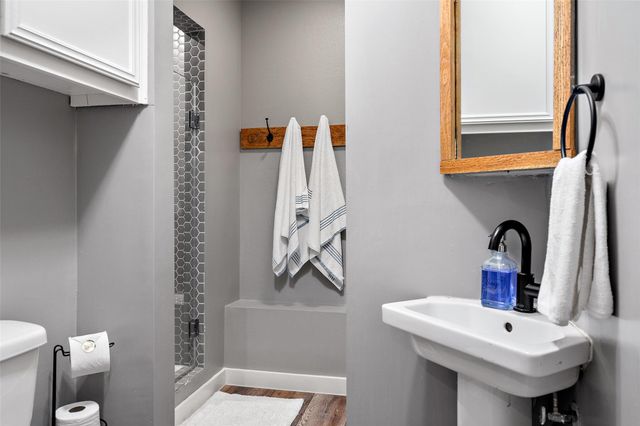 106 Center Cove II LOOP, Spicewood, TX 78669