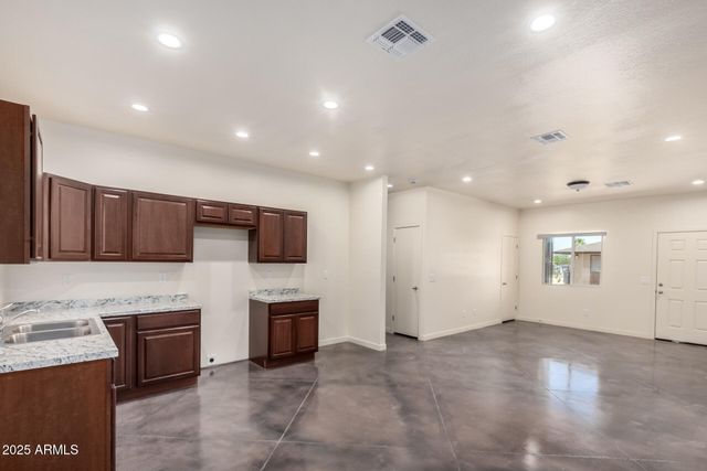 393 W SEAGOE Avenue B, Coolidge, AZ 85128