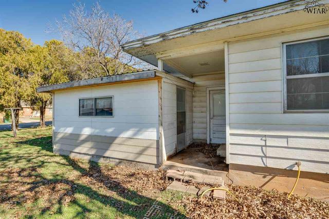 207 N KING, Henrietta, TX 76365
