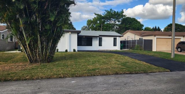 8633 N Sutton Dr, Miramar, FL 33025