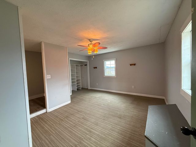 S 2031 Carpenter DR, Covington, VA 24426