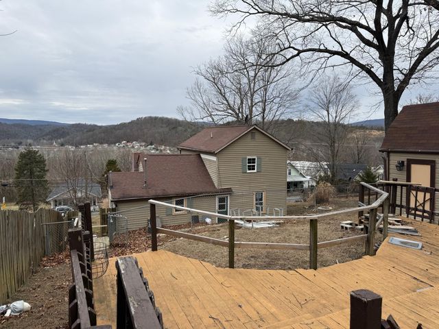 S 2031 Carpenter DR, Covington, VA 24426