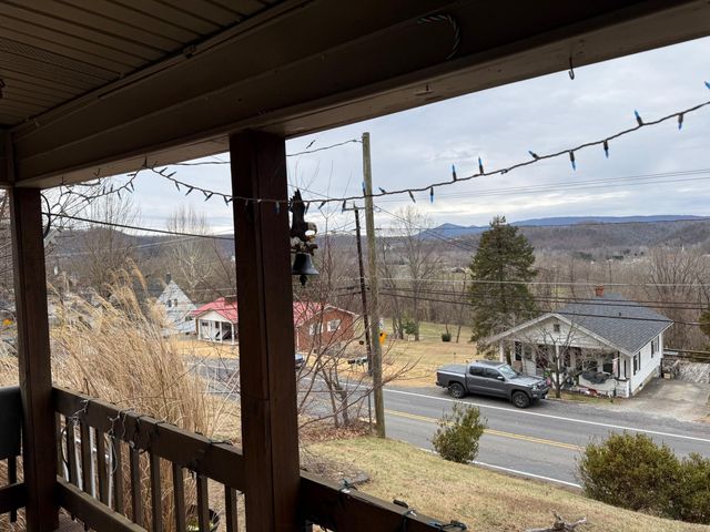 S 2031 Carpenter DR, Covington, VA 24426