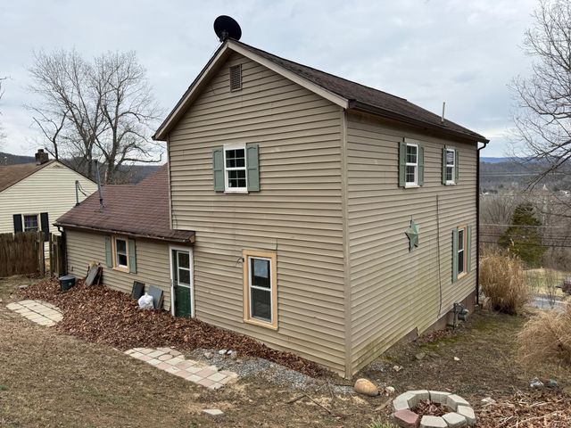 S 2031 Carpenter DR, Covington, VA 24426