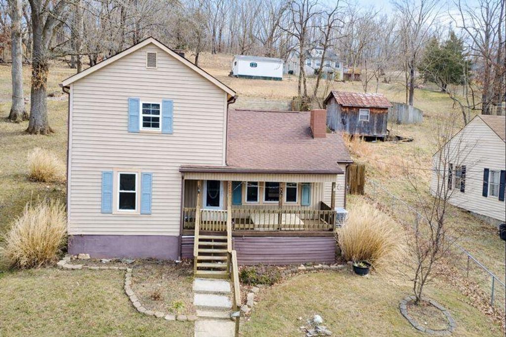 S 2031 Carpenter DR, Covington, VA 24426