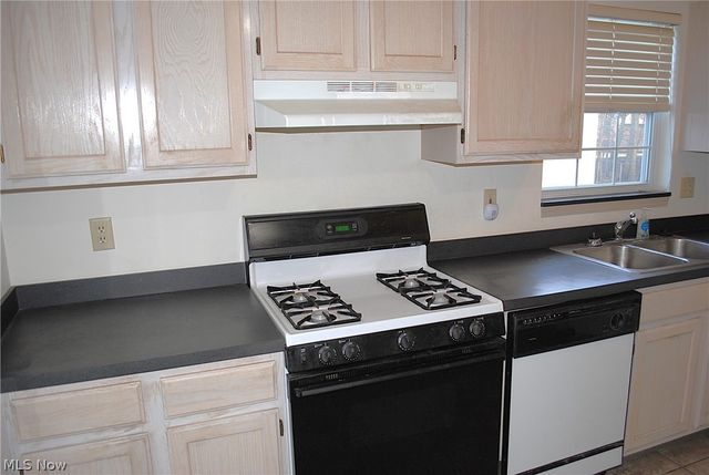 636 Tollis Pky, Broadview Heights, OH 44147