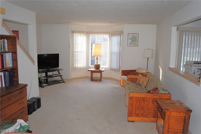 636 Tollis Pky, Broadview Heights, OH 44147