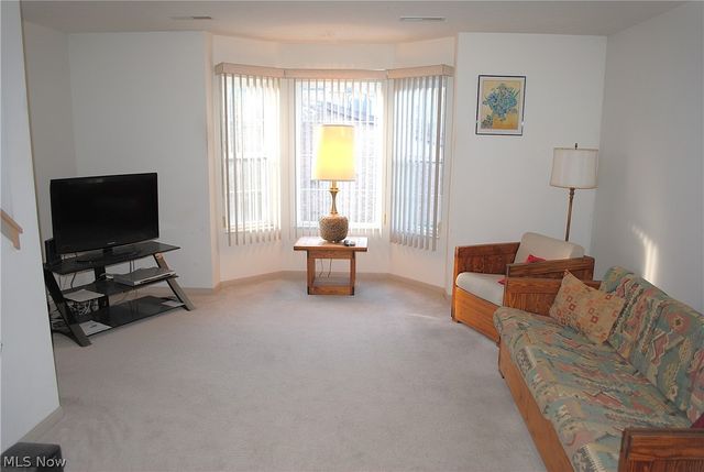 636 Tollis Pky, Broadview Heights, OH 44147