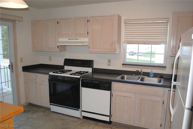 636 Tollis Pky, Broadview Heights, OH 44147