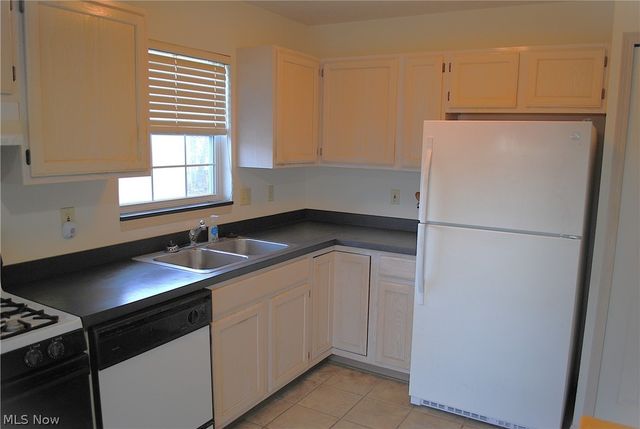 636 Tollis Pky, Broadview Heights, OH 44147