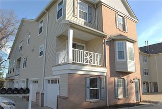 636 Tollis Pky, Broadview Heights, OH 44147