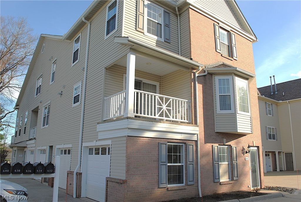 636 Tollis Pky, Broadview Heights, OH 44147