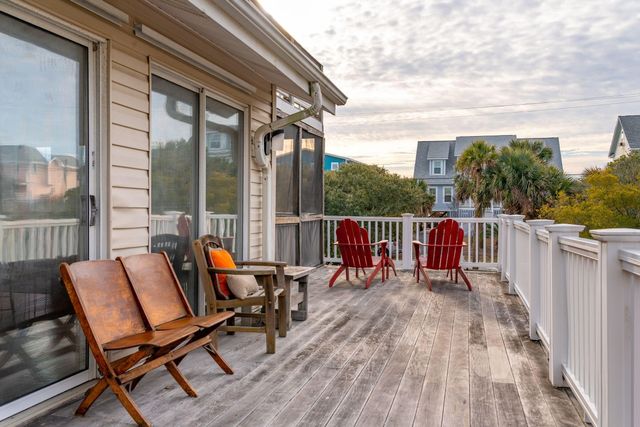 904 E Arctic Avenue, Folly Beach, SC 29439