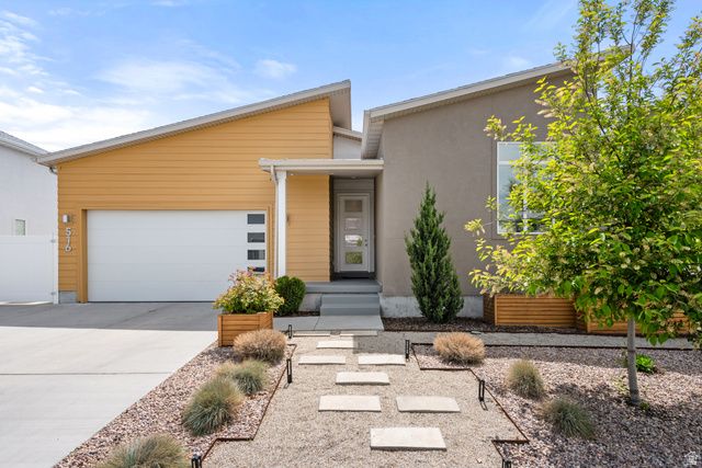 516 E FARMER ALUMNI DR, South Salt Lake, UT 84106