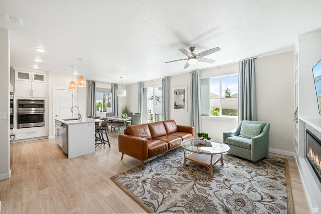 516 E FARMER ALUMNI DR, South Salt Lake, UT 84106