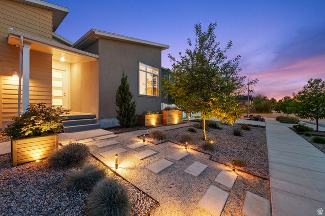 516 E FARMER ALUMNI DR, South Salt Lake, UT 84106