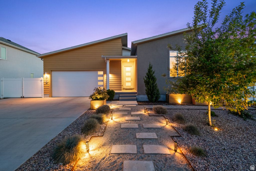 516 E FARMER ALUMNI DR, South Salt Lake, UT 84106