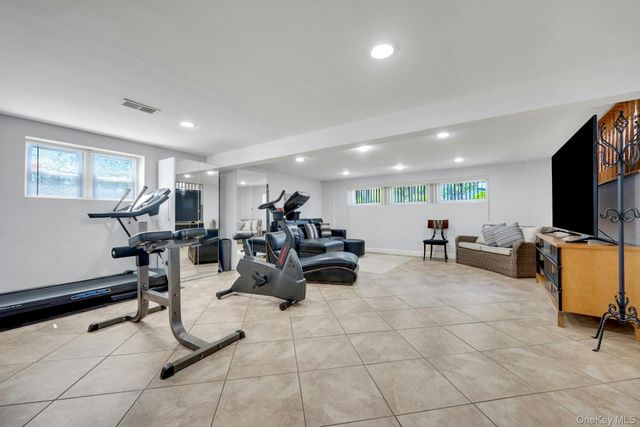 101 Windsor Oval, New Rochelle, NY 10805