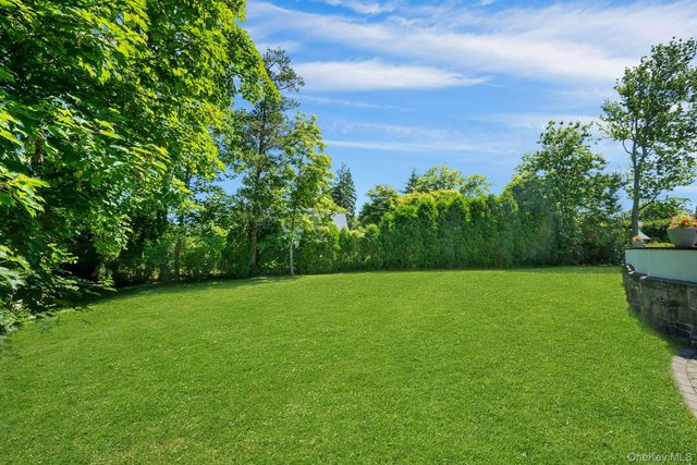 101 Windsor Oval, New Rochelle, NY 10805