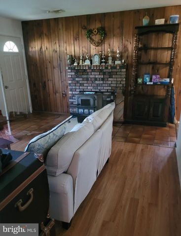 1 CHESTNUT WAY CIR, Barnegat, NJ 08005