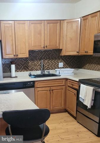 1 CHESTNUT WAY CIR, Barnegat, NJ 08005