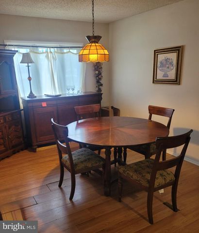 1 CHESTNUT WAY CIR, Barnegat, NJ 08005