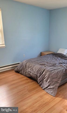 1 CHESTNUT WAY CIR, Barnegat, NJ 08005