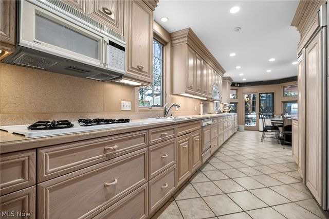 3498 Bainbridge Road, Cleveland Heights, OH 44118