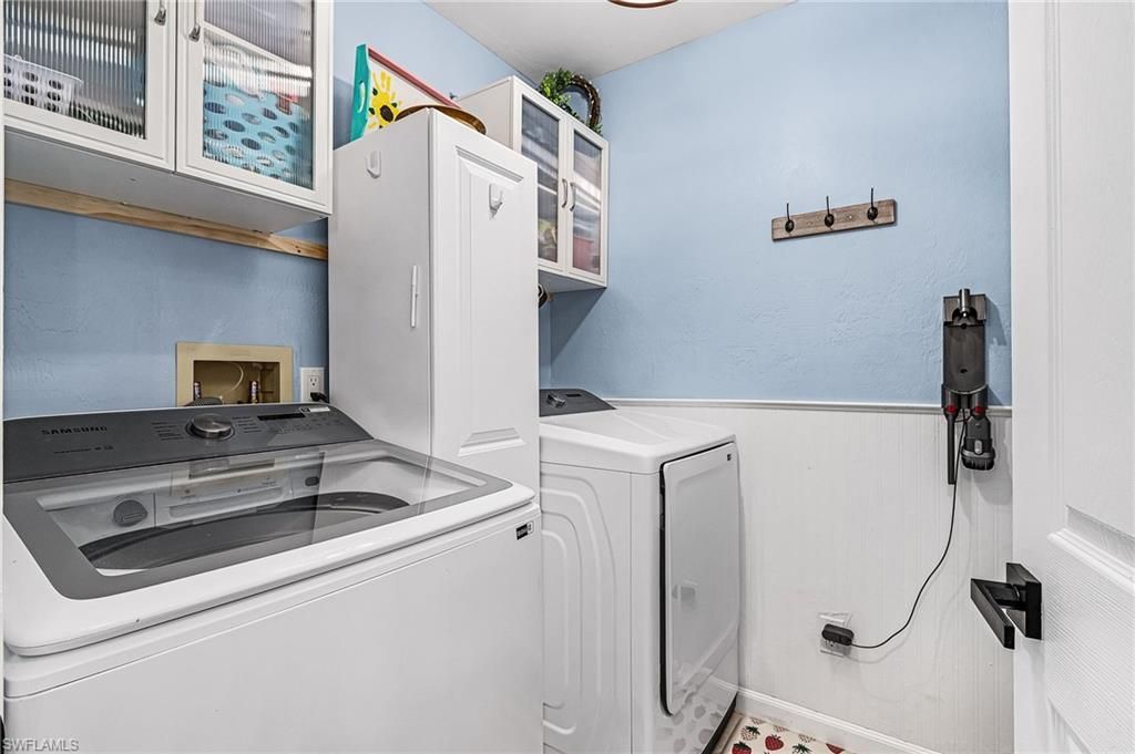 Image 16 of property listing at 4841 SW 24th PL, Cape Coral, FL 33914