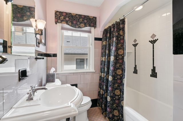 49 Sheridan Avenue S, Minneapolis, MN 55405