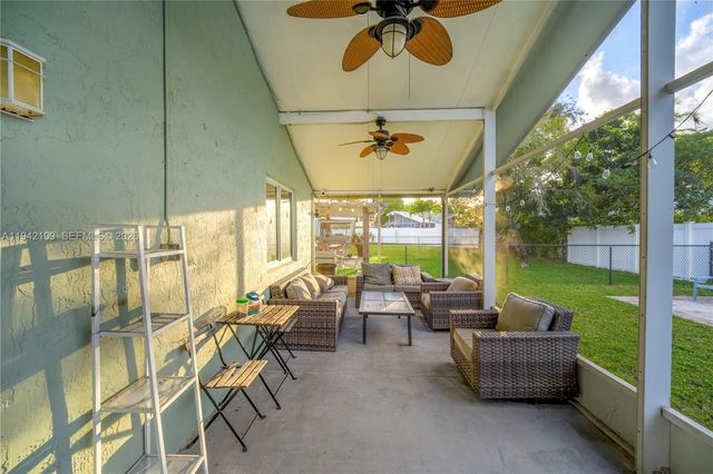 1227 SW 46th Ter, Deerfield Beach, FL 33442